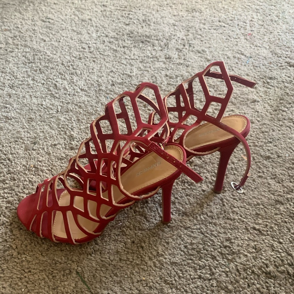 Red Geo heels never worn size 8